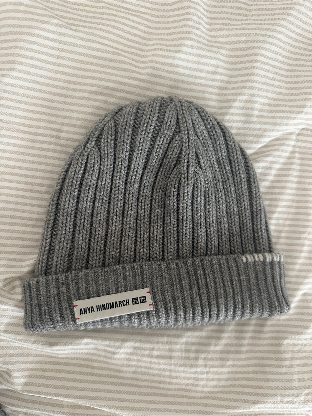 Uniqlo Anna Hindmarch Beanie Grey - Picture 3 of 3